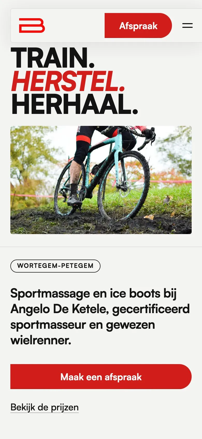 De nieuwe website op een smartphone: de woorden Train, Herstel, Herhaal en een foto van modderige benen op een fiets